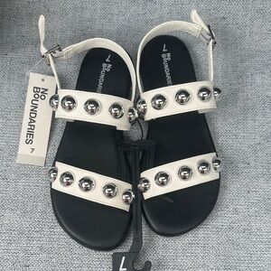 No Boundaries Y2K is Memory Foam White/Silver Sandals Flats Size 7 NTW